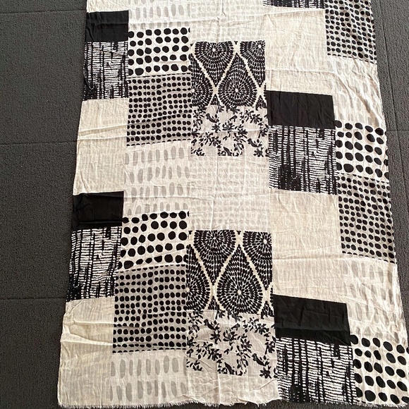 Echo Patchwork Pareo Wrap Scarf in bag NWT - Picture 3 of 10